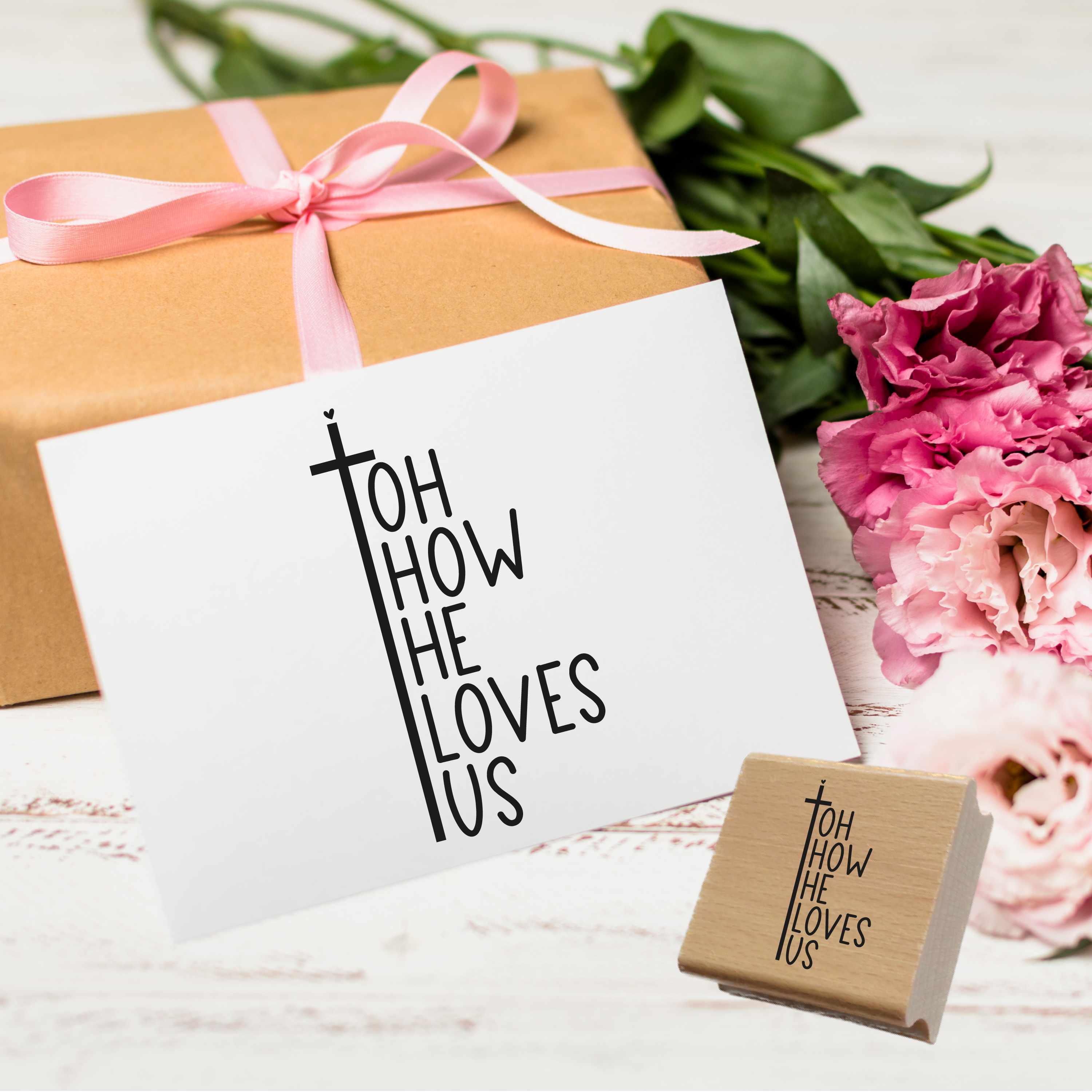Christlicher Stempel „Oh how He loves us“ – Bibelvers Stempel mit Kreuz & Herz | Glaube & Liebe