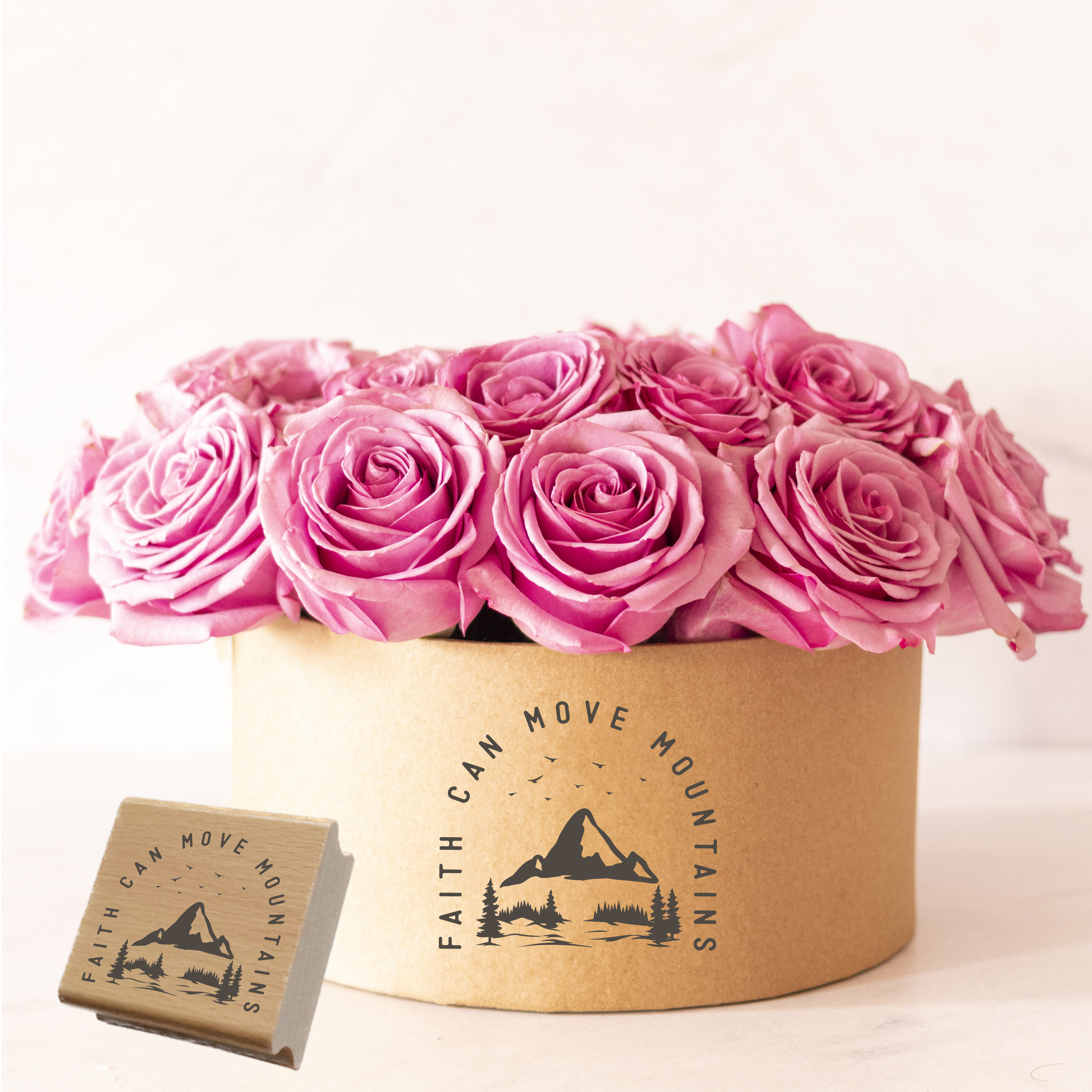 Bibelvers-Stempel „Faith can move mountains“ | Berge & Natur Motiv