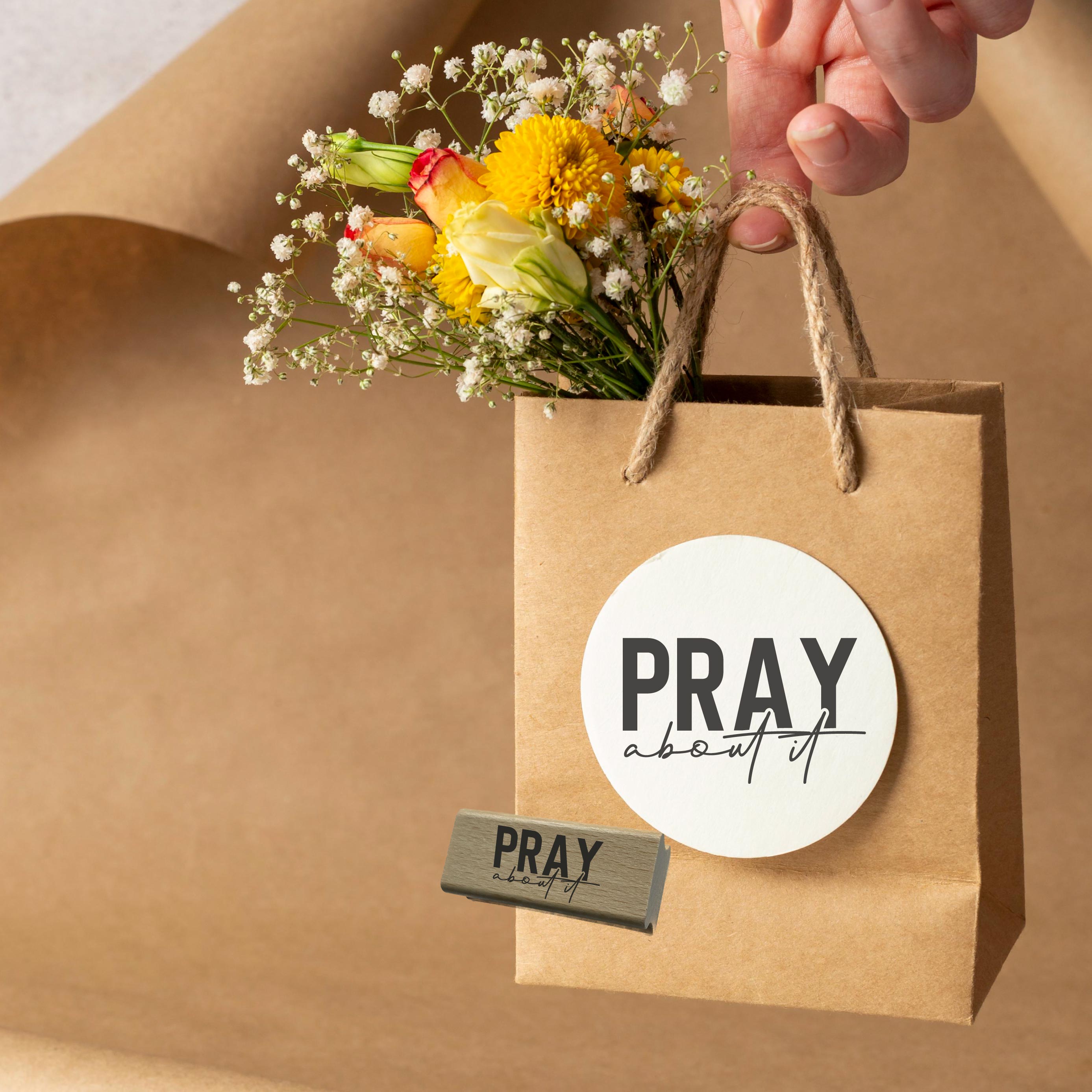Stempel „PRAY about it“ | Modernes Handlettering & Typografie | Christlicher Holzstempel & Selbstfärber