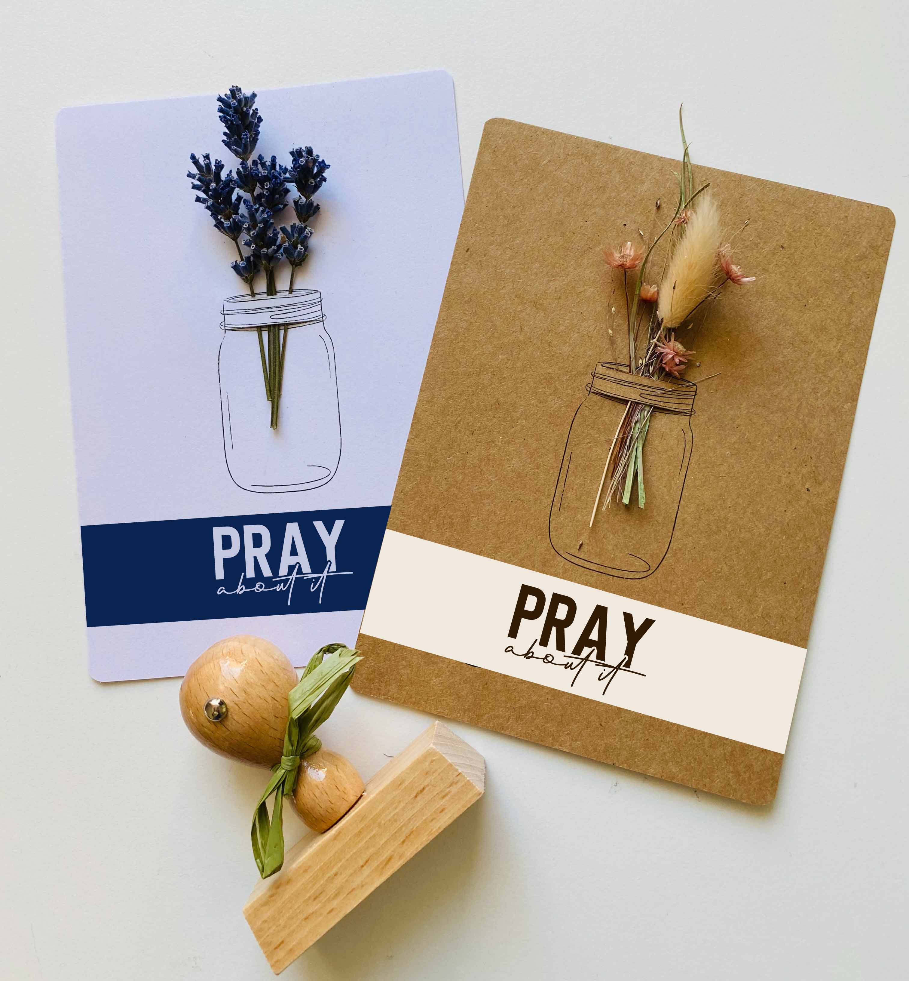 Stempel „PRAY about it“ | Modernes Handlettering & Typografie | Christlicher Holzstempel & Selbstfärber