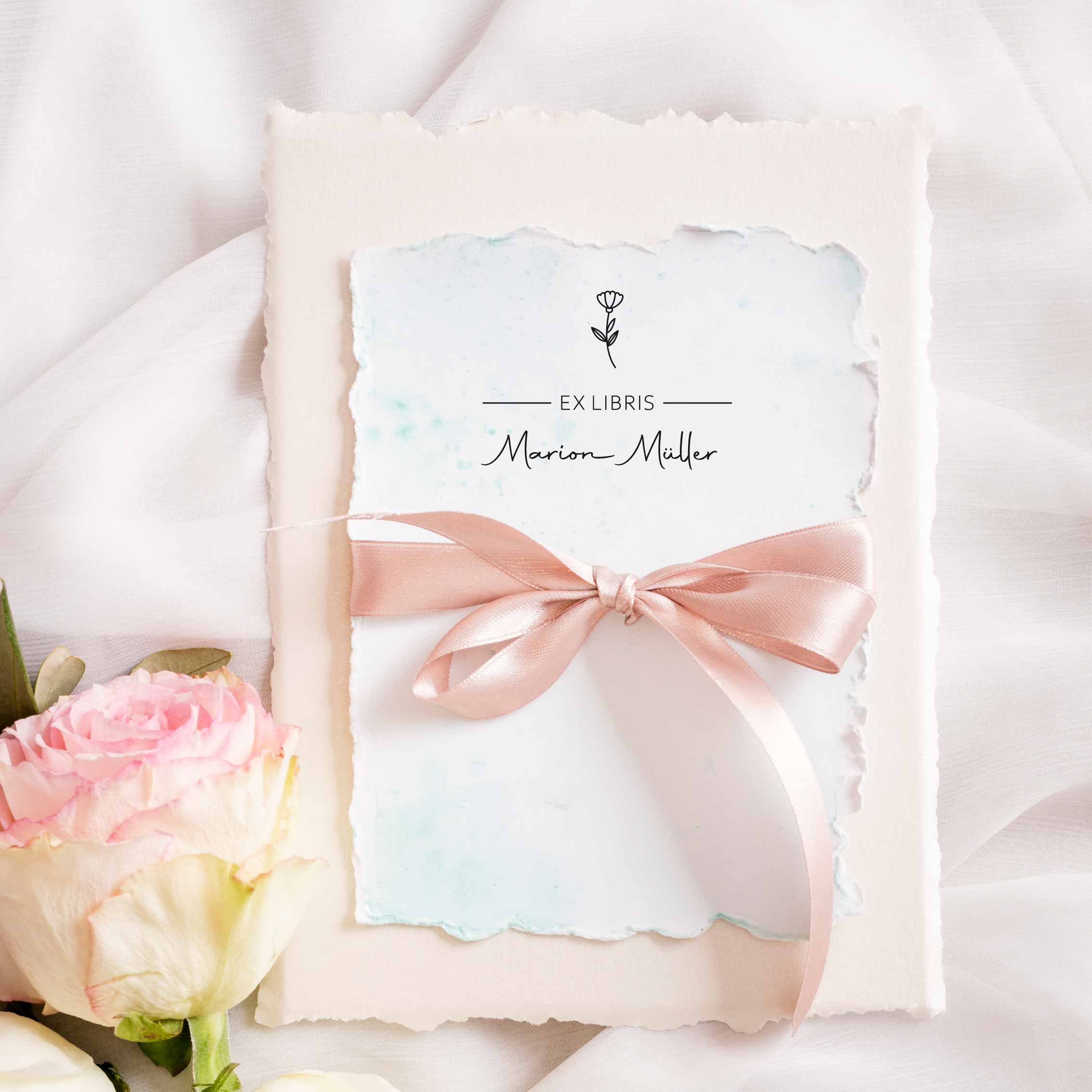 Buchstempel mit Blume | individuell personalisierbar