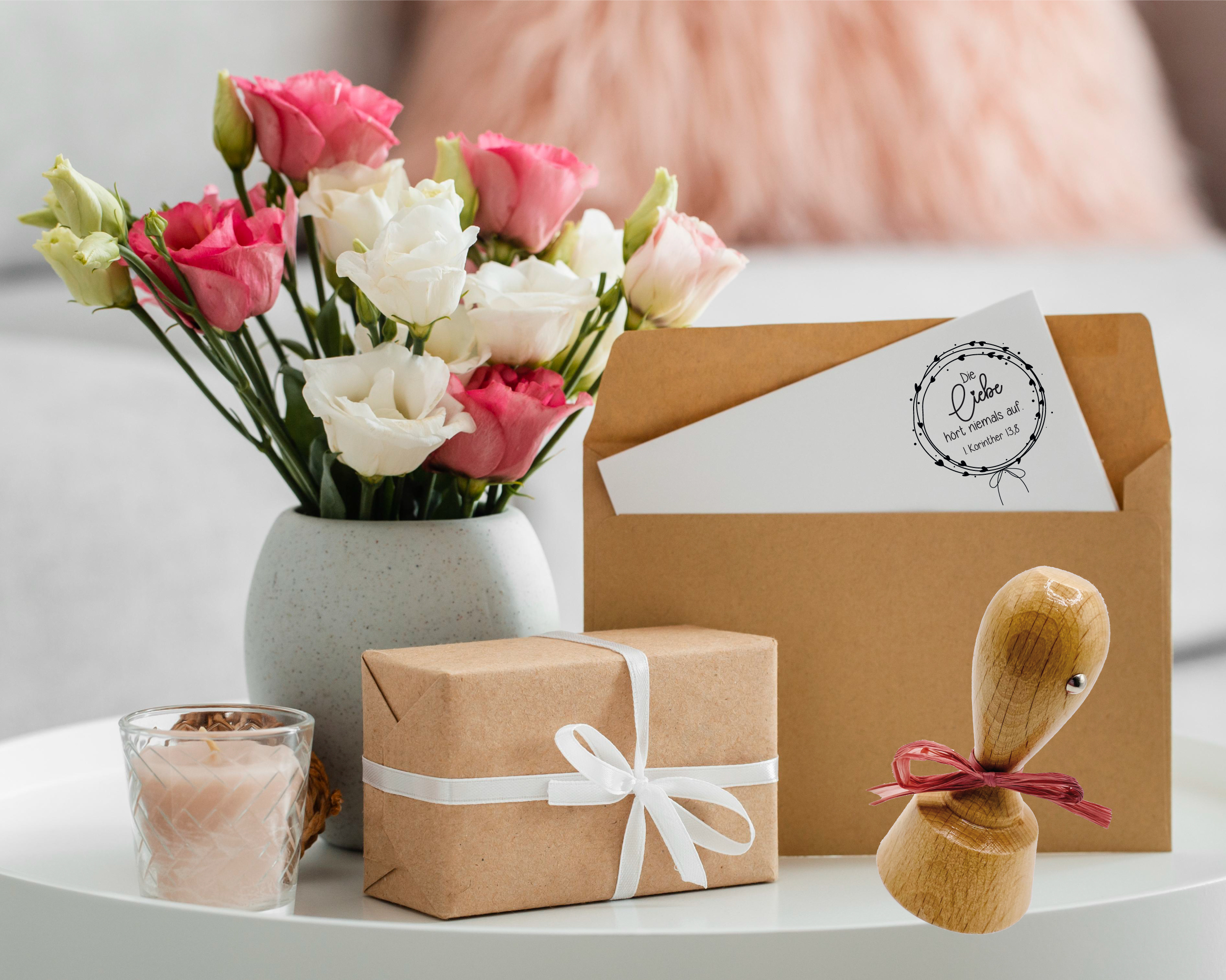 Bibelvers STEMPEL "1. Korinther 13, 8 - Die Liebe hört niemals auf!"