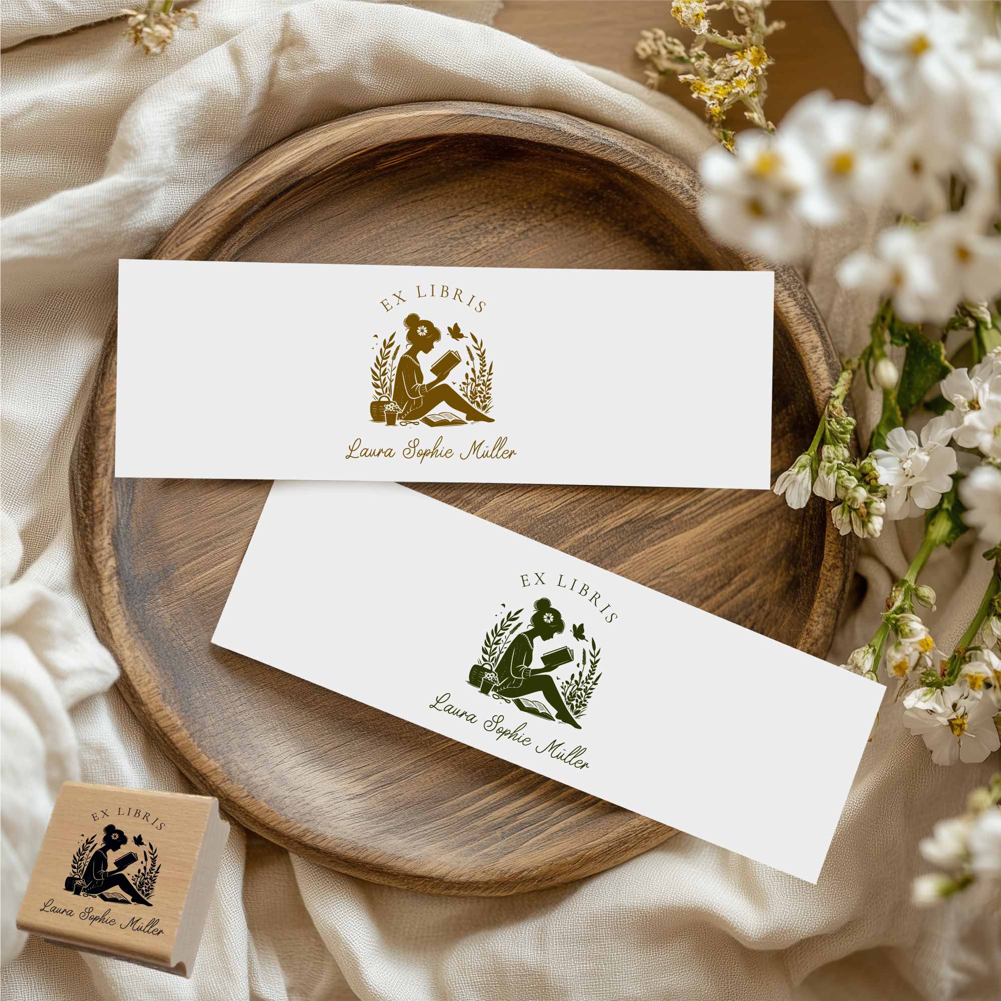 Ex Libris Stempel | lesendes Mädchen mit Schmetterling
