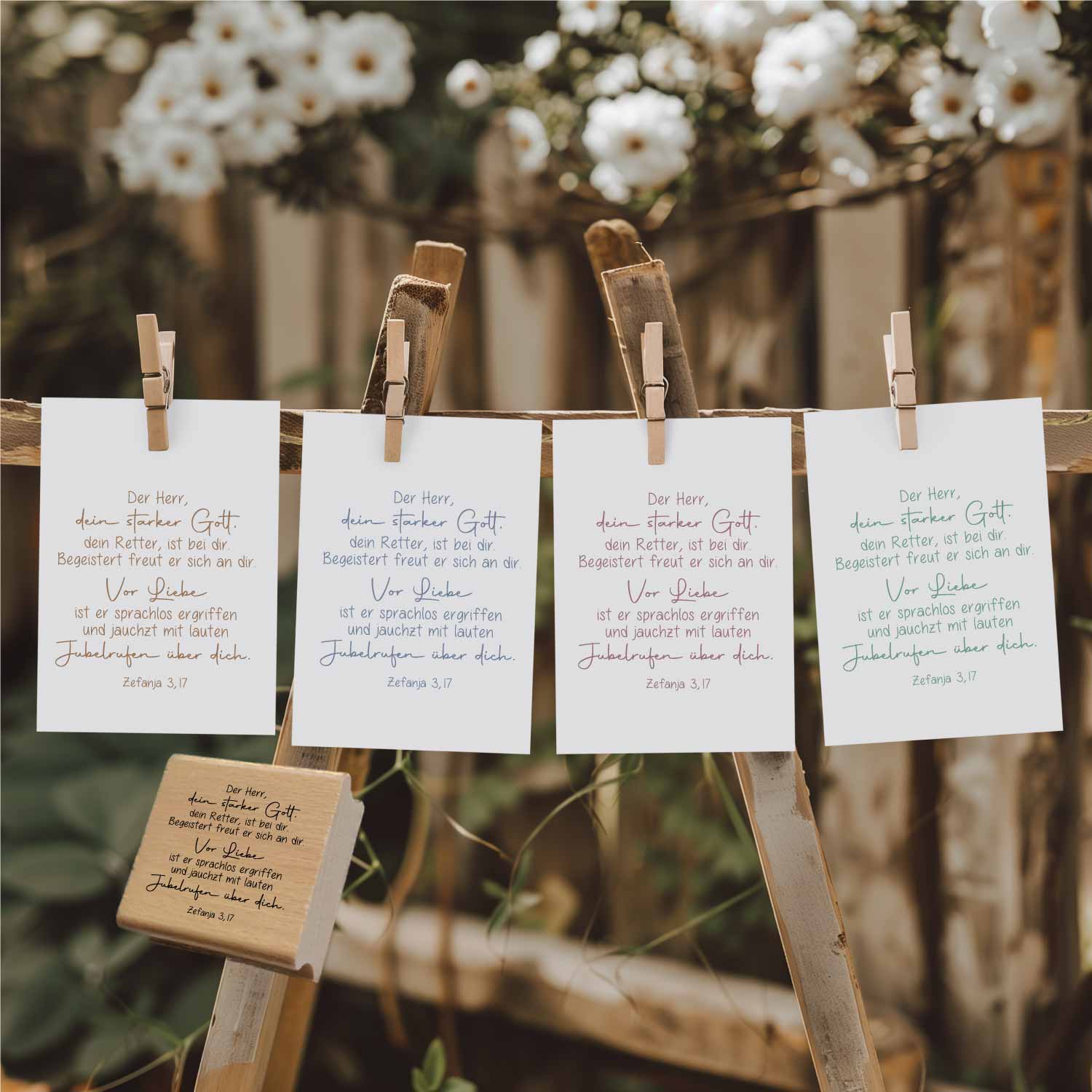 Bibelversstempel - Der Herr, dein starker Gott, dein Retter, ist bei dir. - Zefanja 3,17