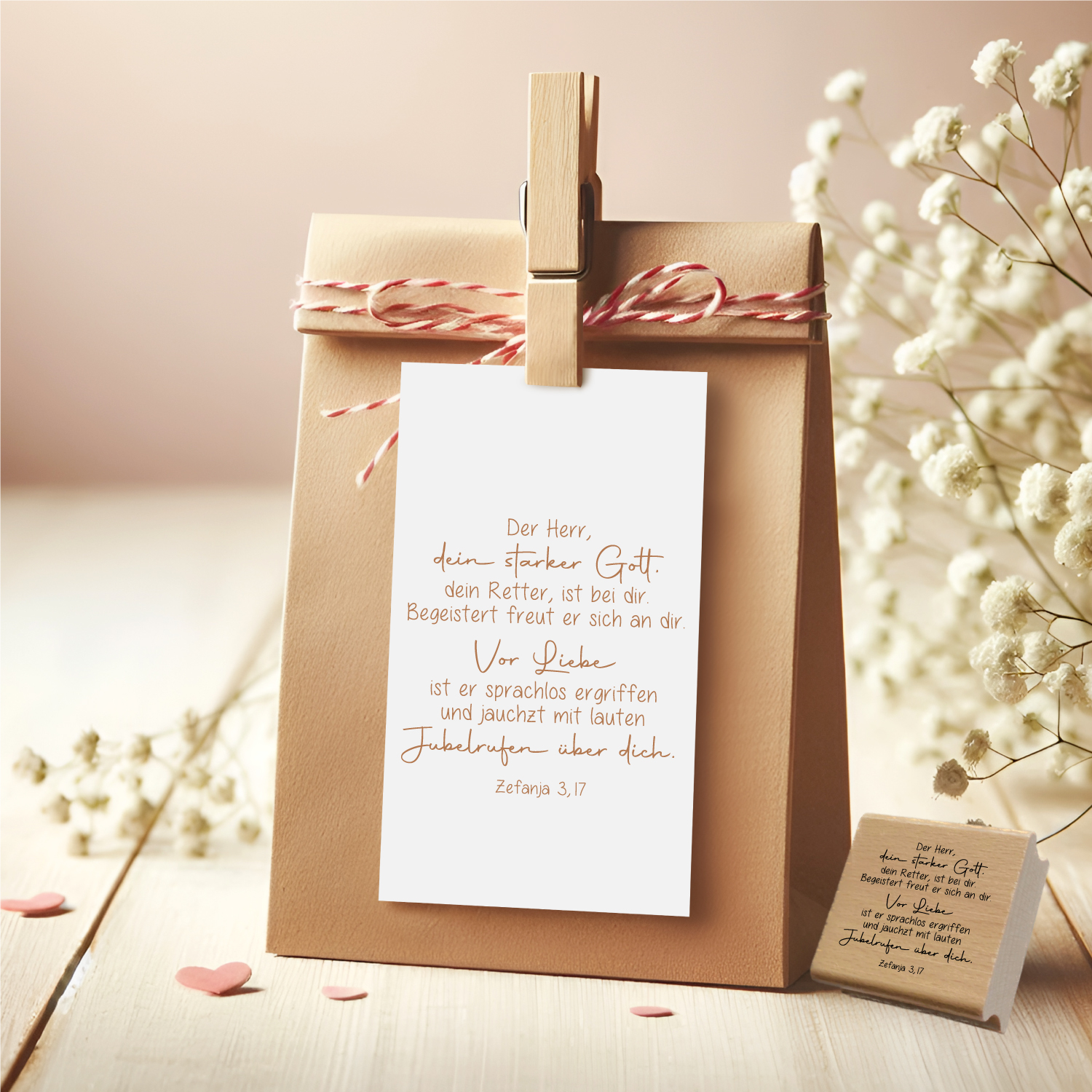 Bibelversstempel - Der Herr, dein starker Gott, dein Retter, ist bei dir. - Zefanja 3,17