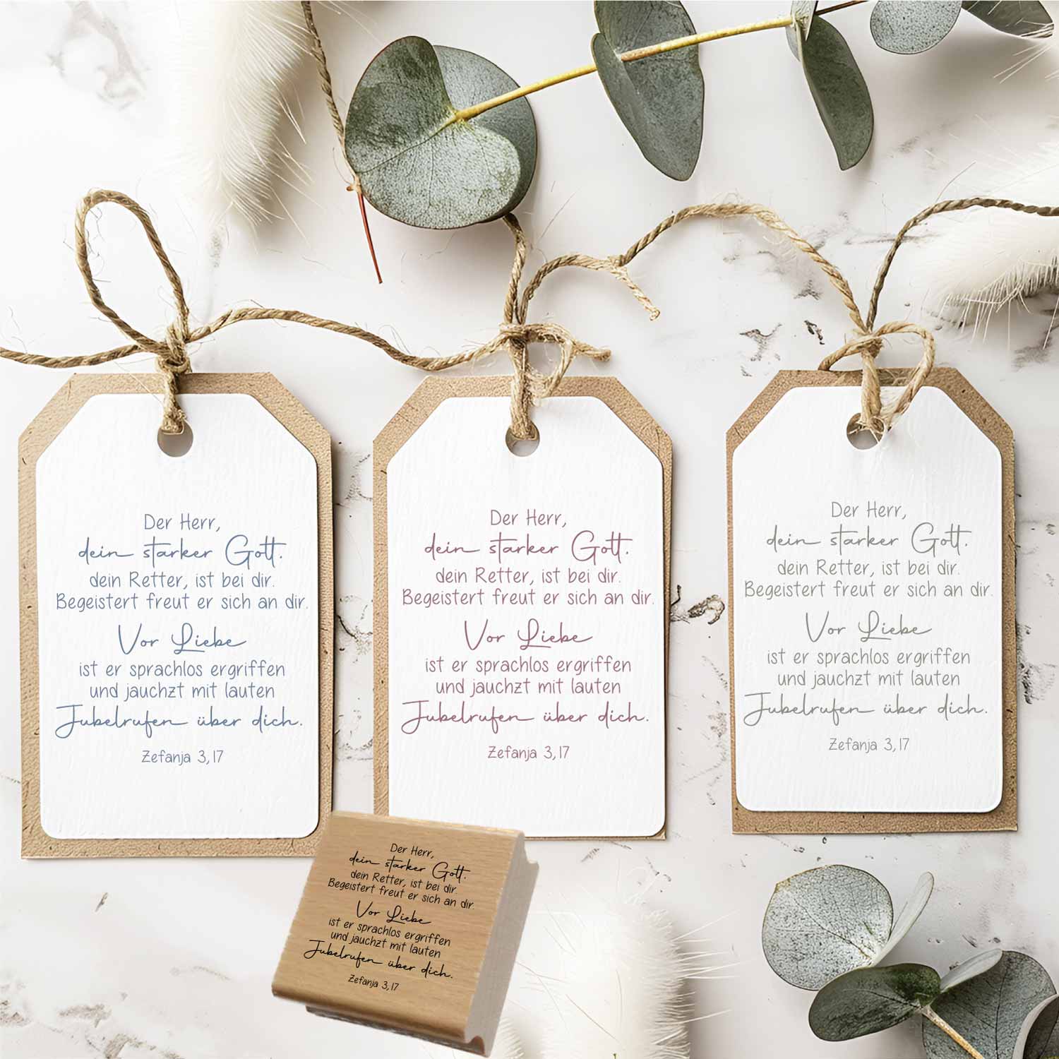 Bibelversstempel - Der Herr, dein starker Gott, dein Retter, ist bei dir. - Zefanja 3,17