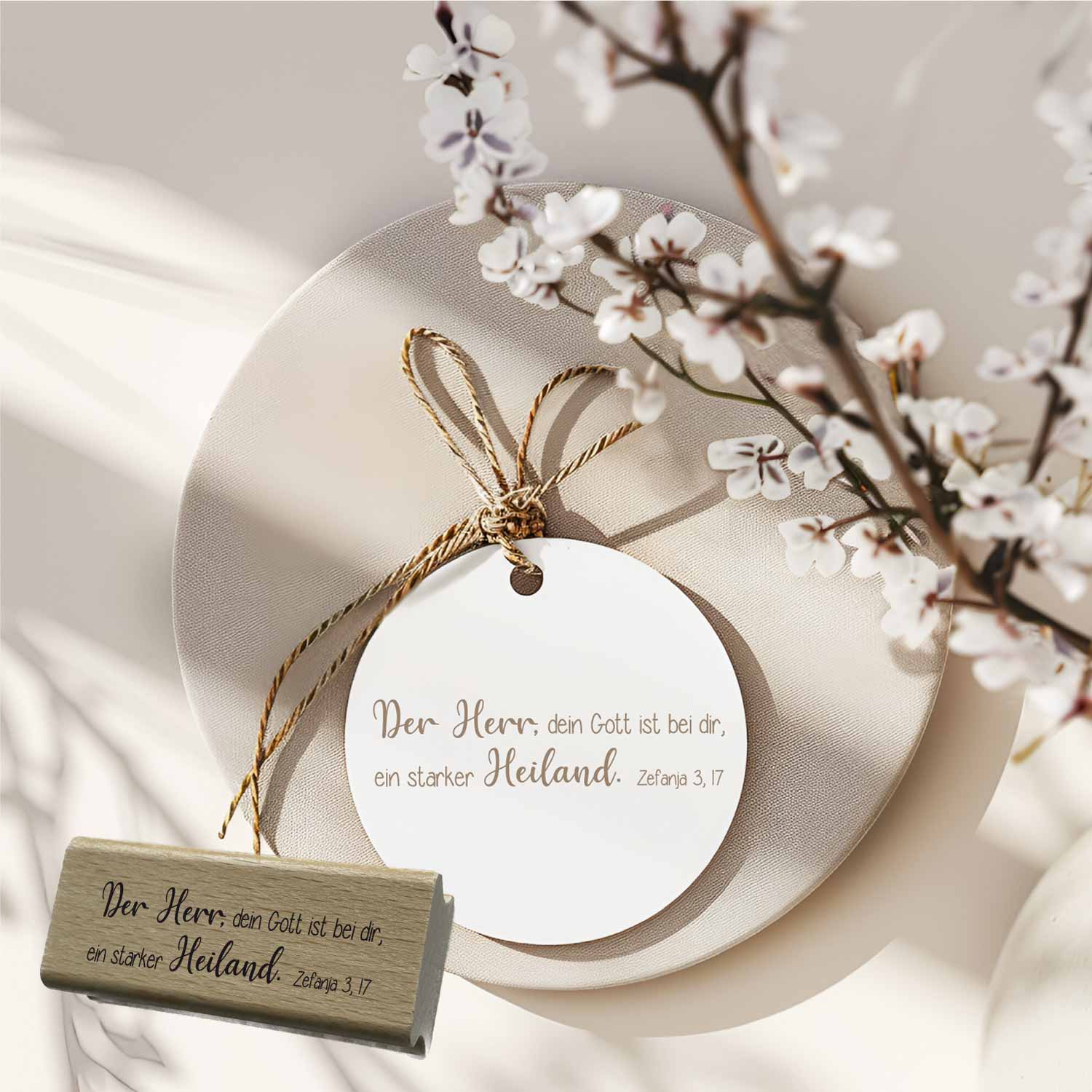 Bibelversstempel Der Herr, dein Gott ist bei dir - Zefanja 3,17