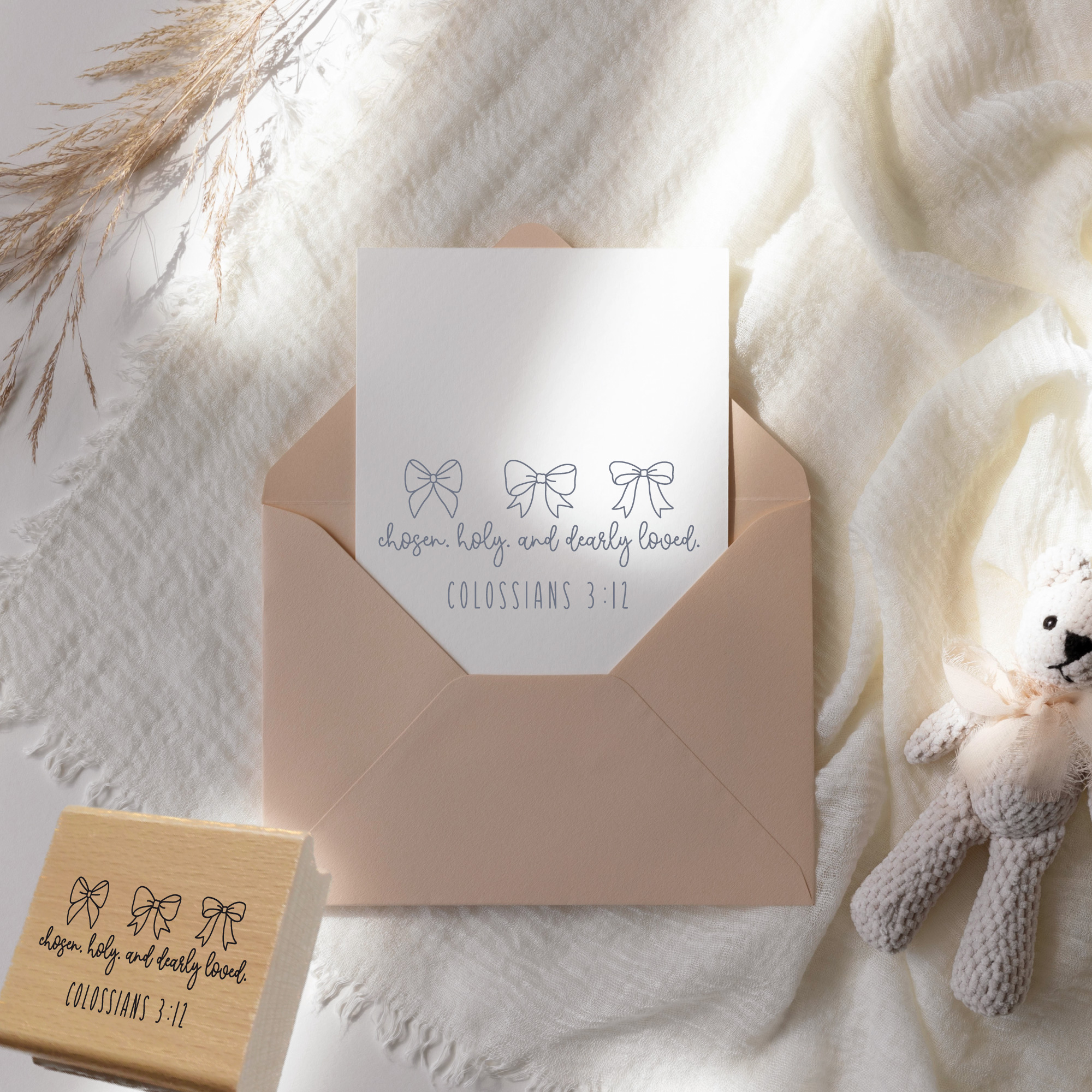 Schleifen-Stempel Chosen holy dearly loved – Kolosser 3,12 Bibelvers (Holz oder Gummi)