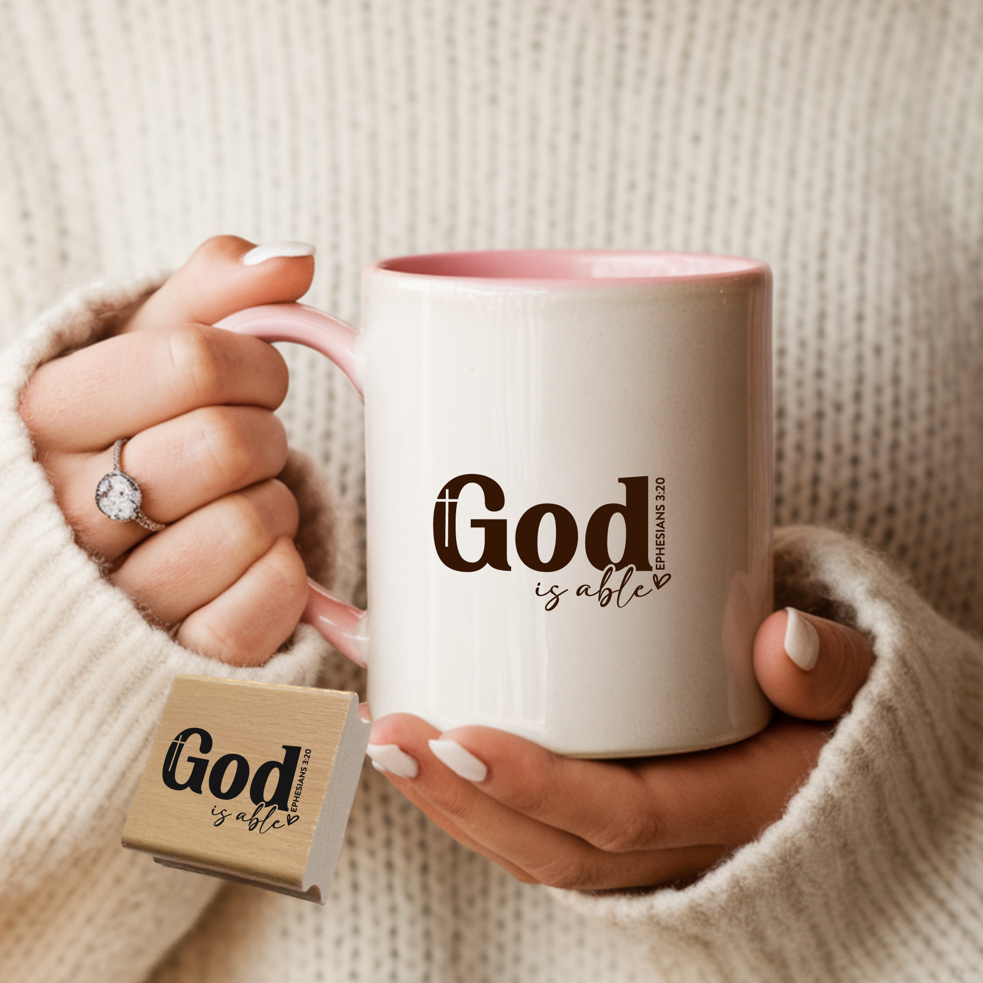 Grafischer Stempel God is able – Epheser 3,20 Bibelvers mit Kreuz (Holz oder Gummi)