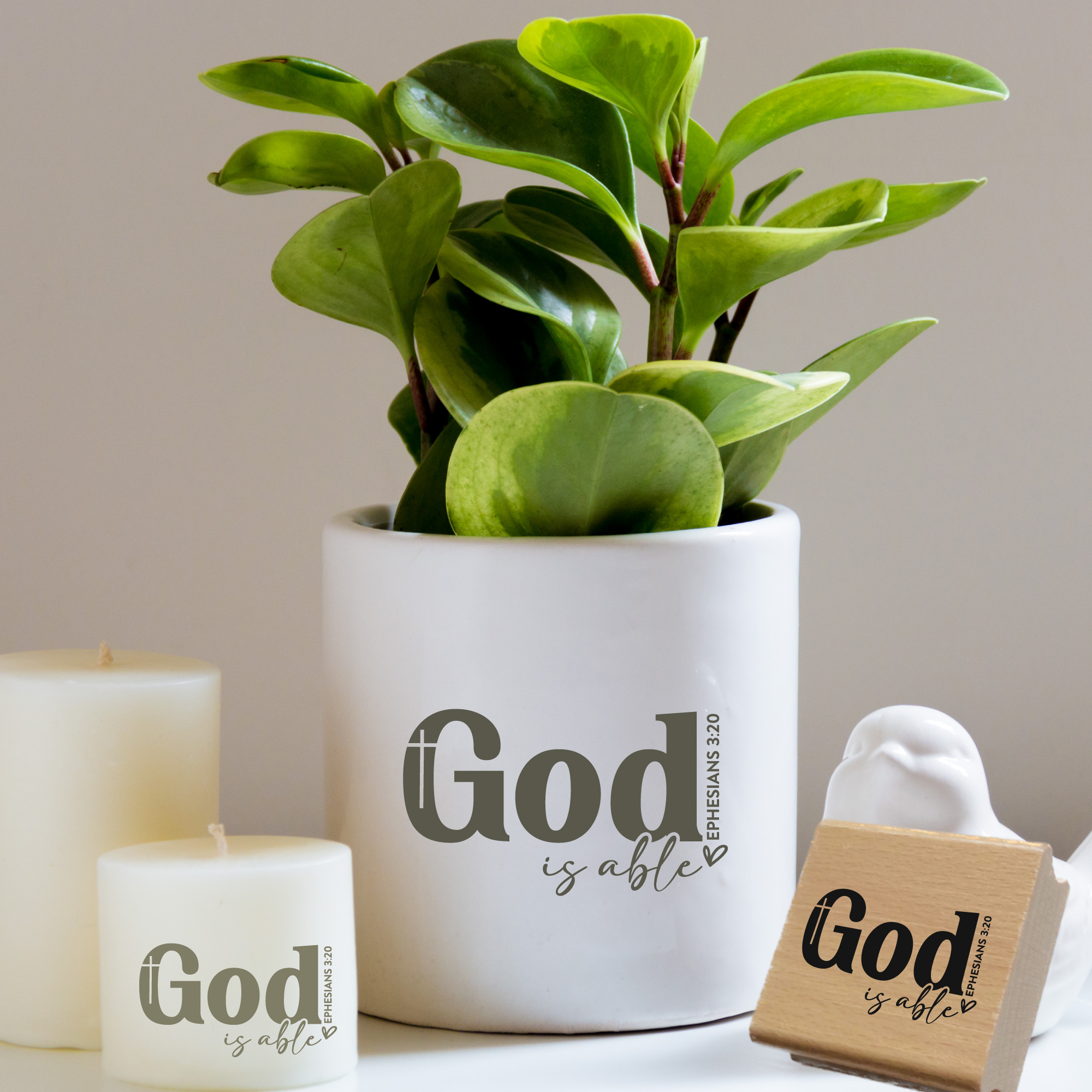 Grafischer Stempel God is able – Epheser 3,20 Bibelvers mit Kreuz (Holz oder Gummi)