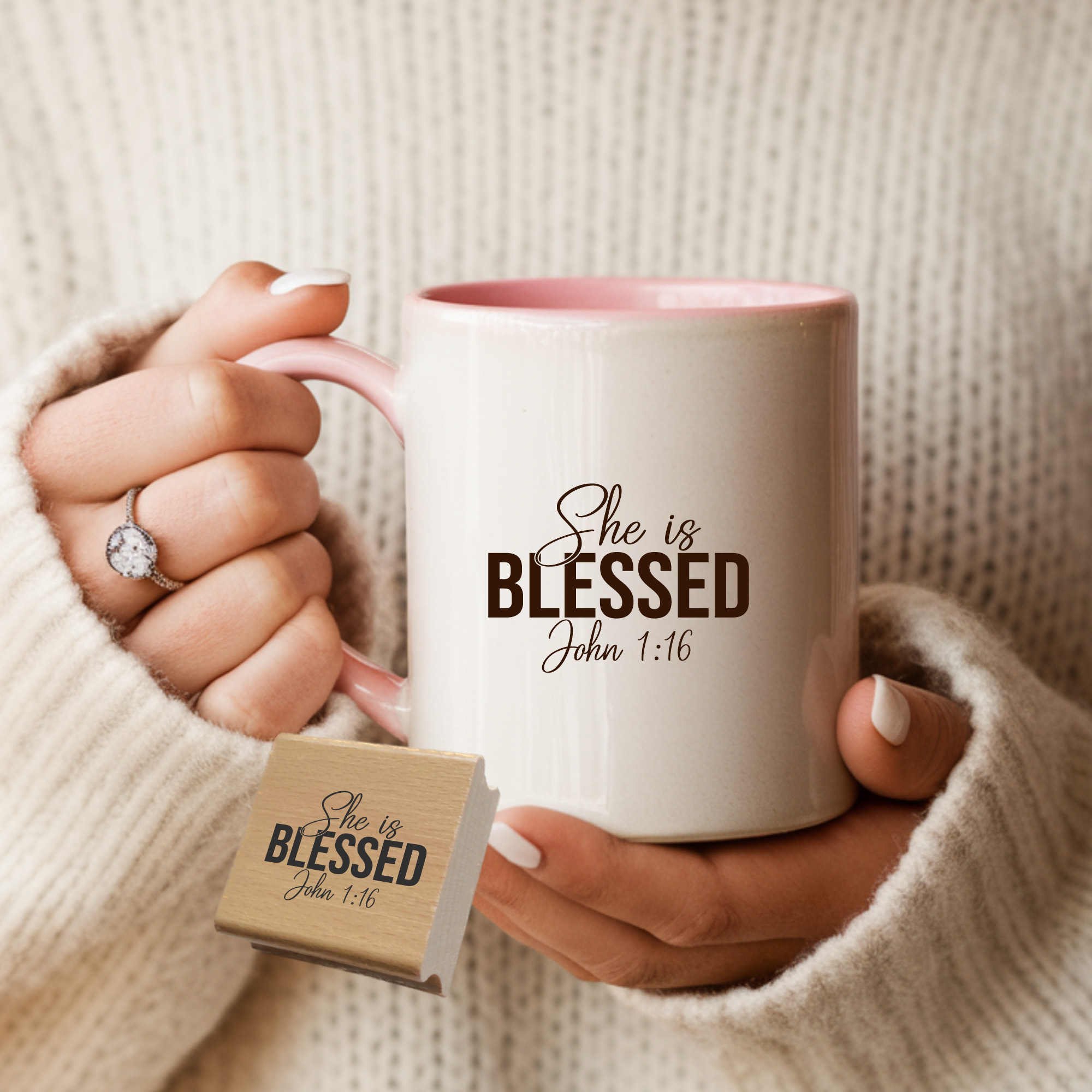 Stempel She is blessed John 1:16 – Christlicher Bibelvers Holzstempel