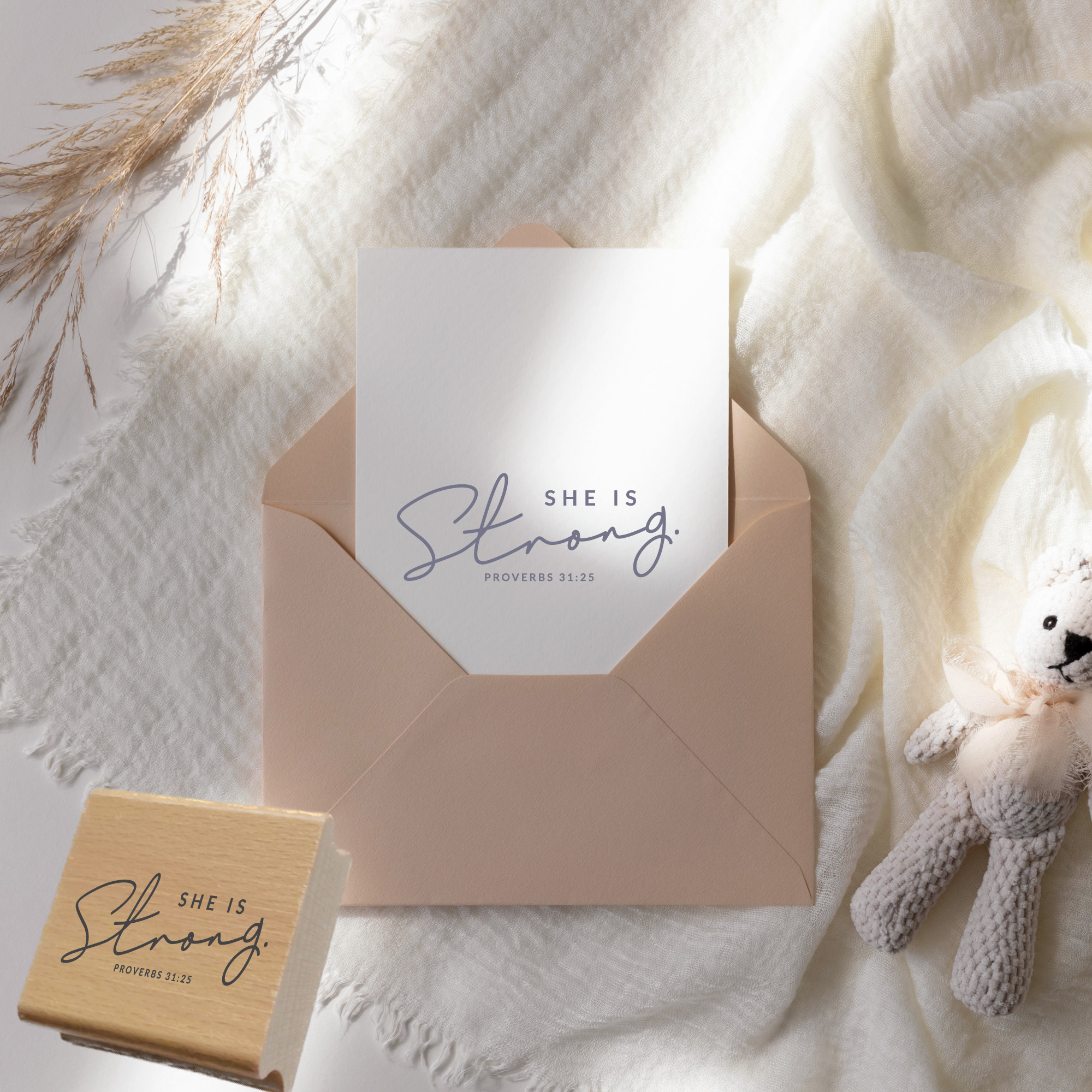 Stempel She is Strong • Sprüche 31:25 Christlicher Freundinnen-Mutmacher