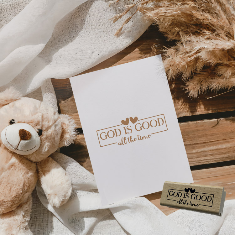 Motivstempel „God is good all the time“ – Christlicher Holzstempel mit Herz für Papeterie & DIY
