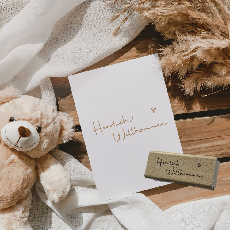 Motivstempel „Herzlich Willkommen“ – Eleganter Schriftzug-Holzstempel mit Herz für Feste, Gäste & DIY