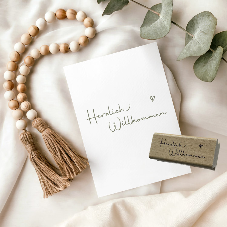 Motivstempel „Herzlich Willkommen“ – Eleganter Schriftzug-Holzstempel mit Herz für Feste, Gäste & DIY