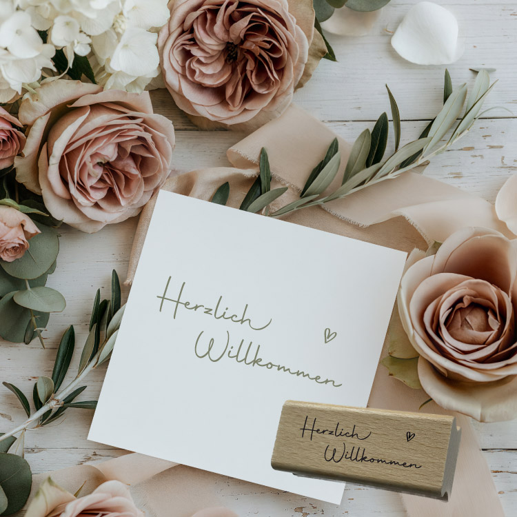 Motivstempel „Herzlich Willkommen“ – Eleganter Schriftzug-Holzstempel mit Herz für Feste, Gäste & DIY