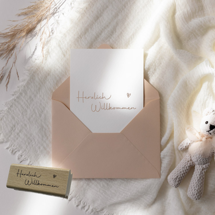 Motivstempel „Herzlich Willkommen“ – Eleganter Schriftzug-Holzstempel mit Herz für Feste, Gäste & DIY