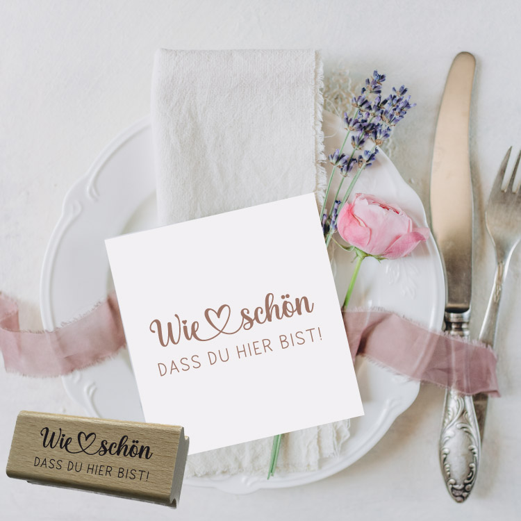 Motivstempel „Wie schön dass du hier bist!“ – Eleganter Holzstempel mit Herz für Hochzeit, Taufe & DIY