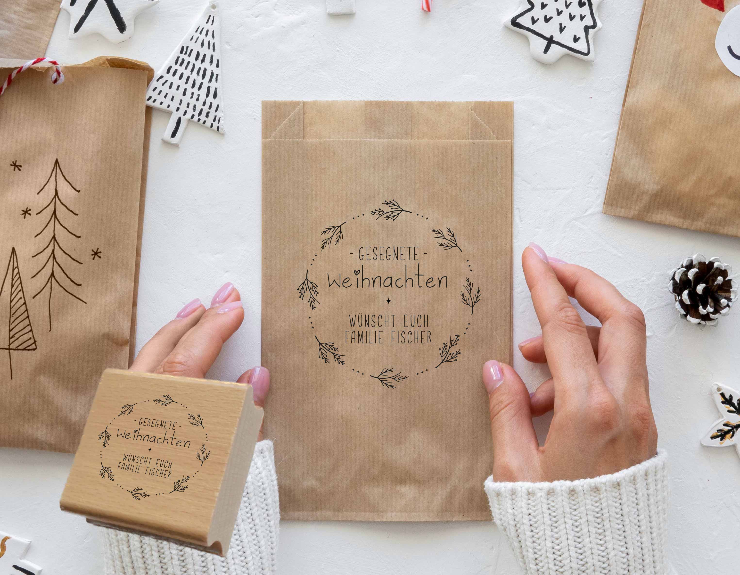 Personalisierter Weihnachtsstempel mit feinem Tannenkranz | 4 - 10 cm "Fischer"