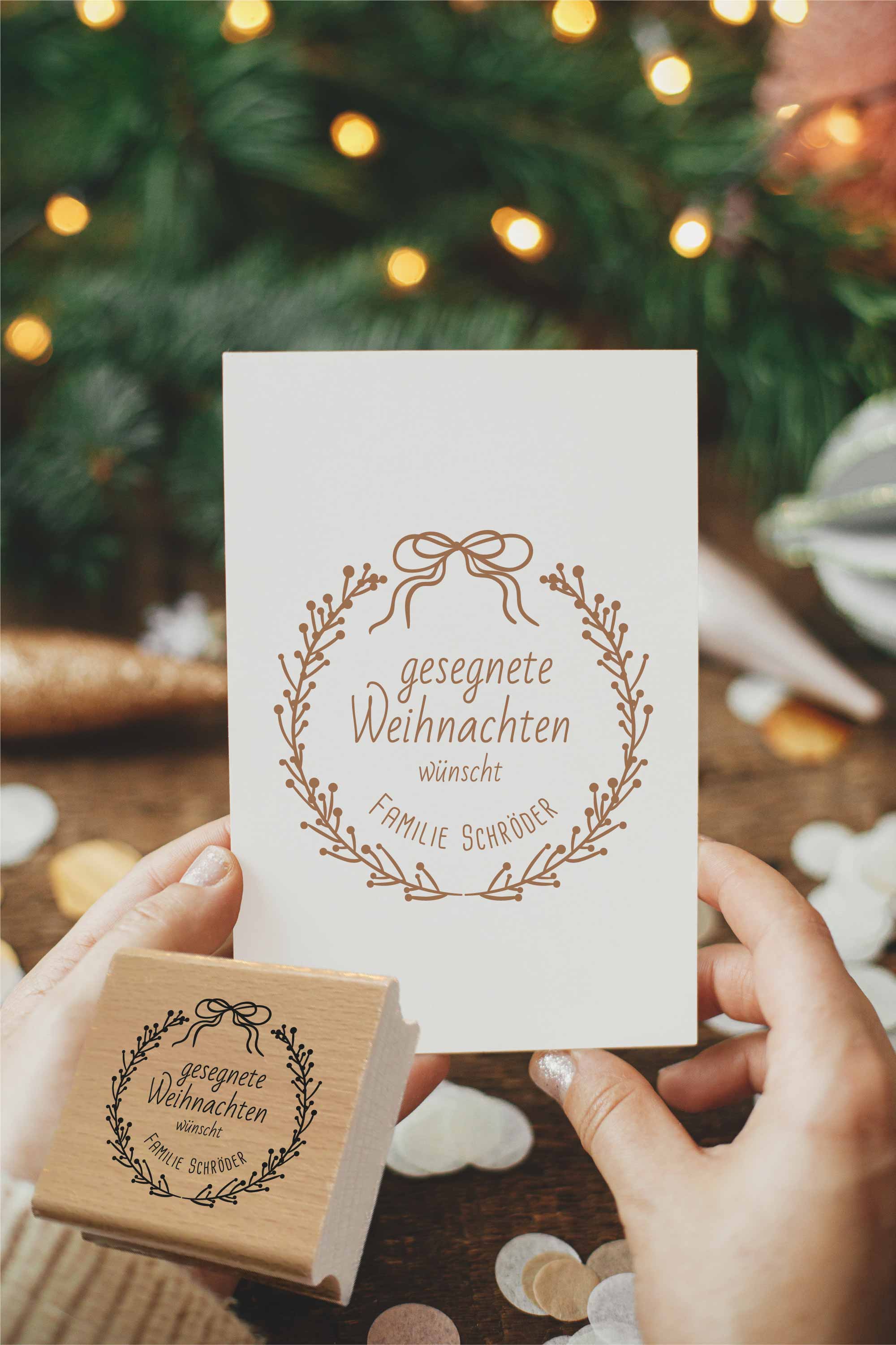 Personalisierter Weihnachtsstempel mit Schleifenkranz | 4 - 10 cm "Schröder"