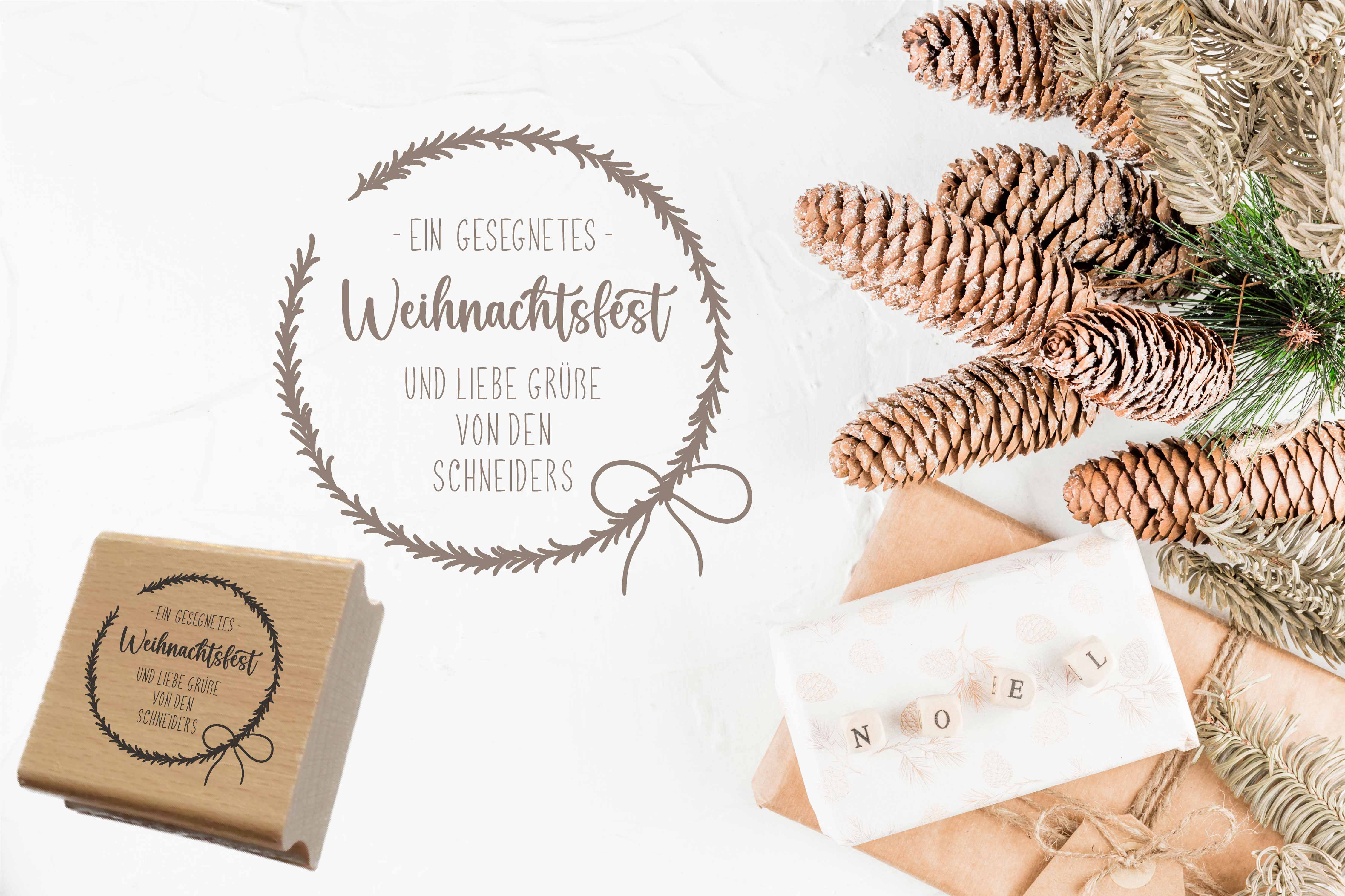 Personalisierter Weihnachtsstempel mit Schleifchen-Zweigkranz | 4 - 10 cm "Schneider"