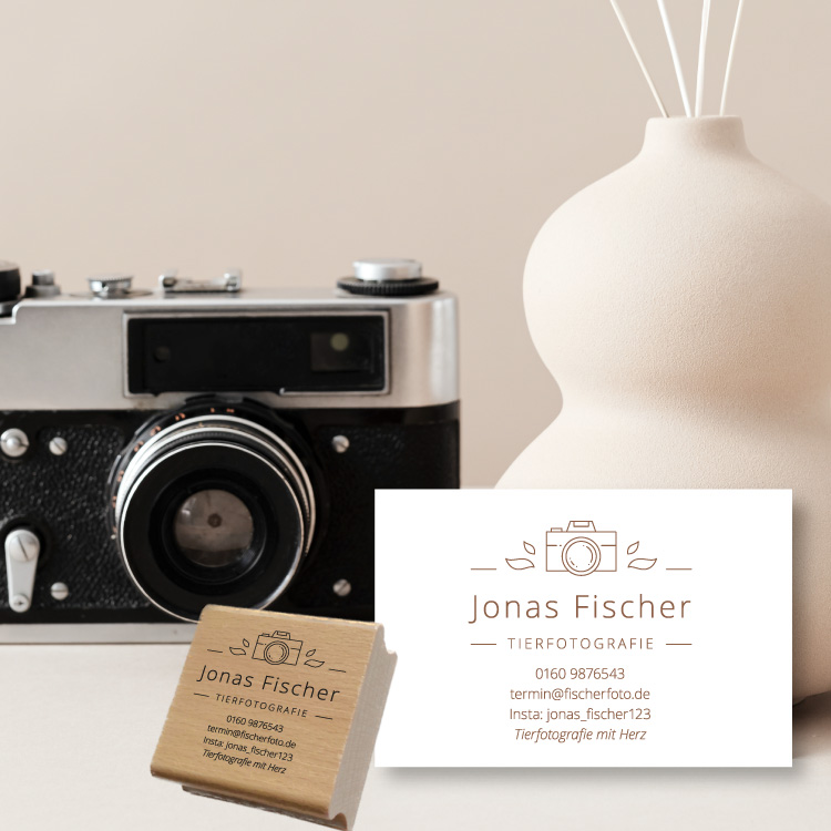 Personalisierter Fotografen Stempel mit Kamera-Logo "Jonas"