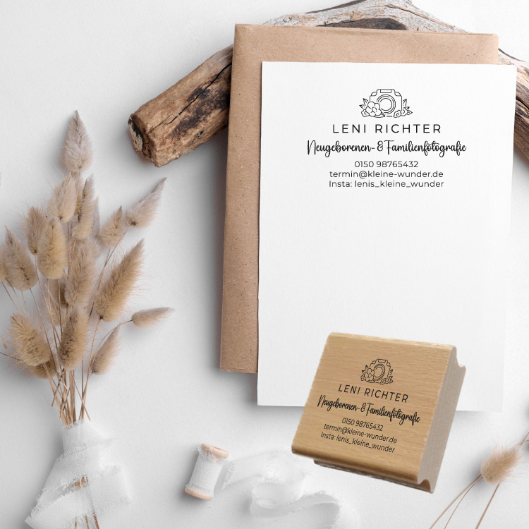Personalisierter Fotografen Stempel mit floralem Logo "Leni"