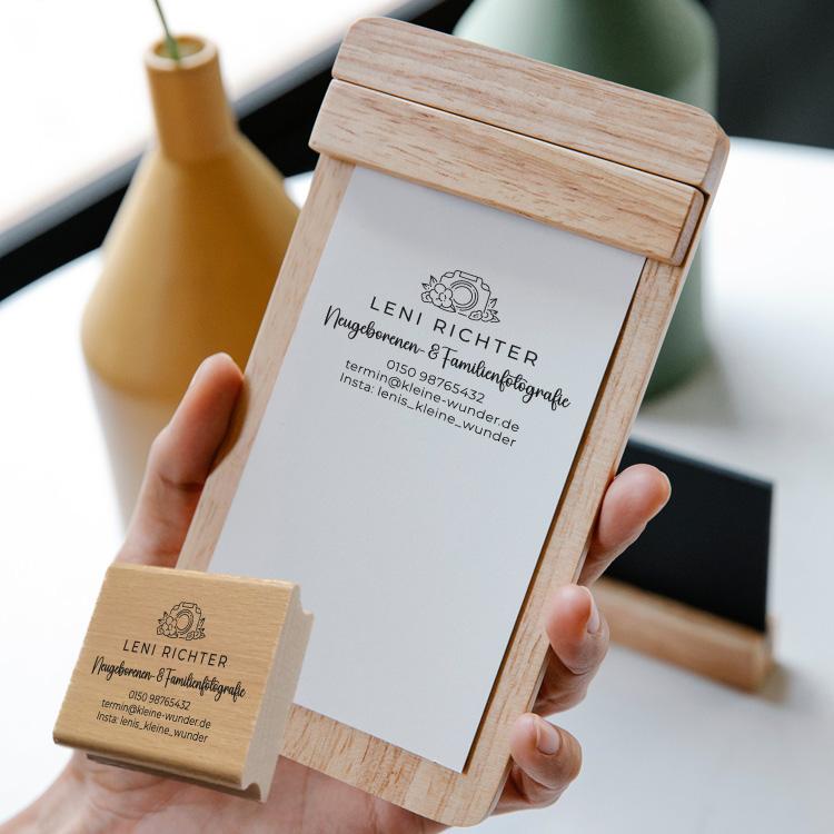 Personalisierter Fotografen Stempel mit floralem Logo "Leni"