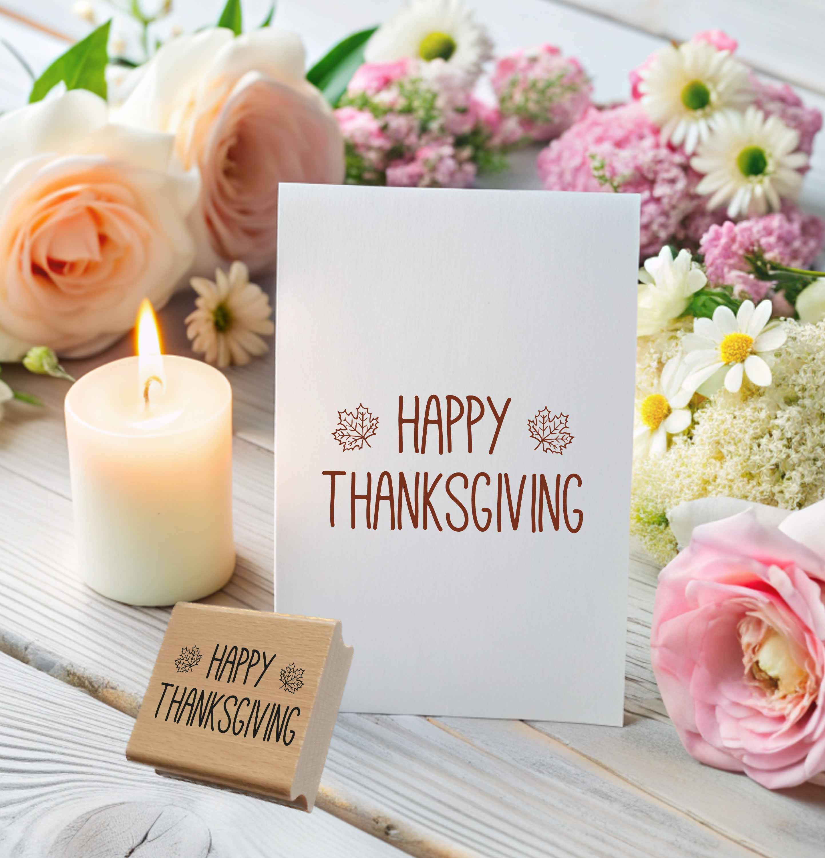 Happy Thanksgiving Stempel mit Ahornblättern | 4–10 cm