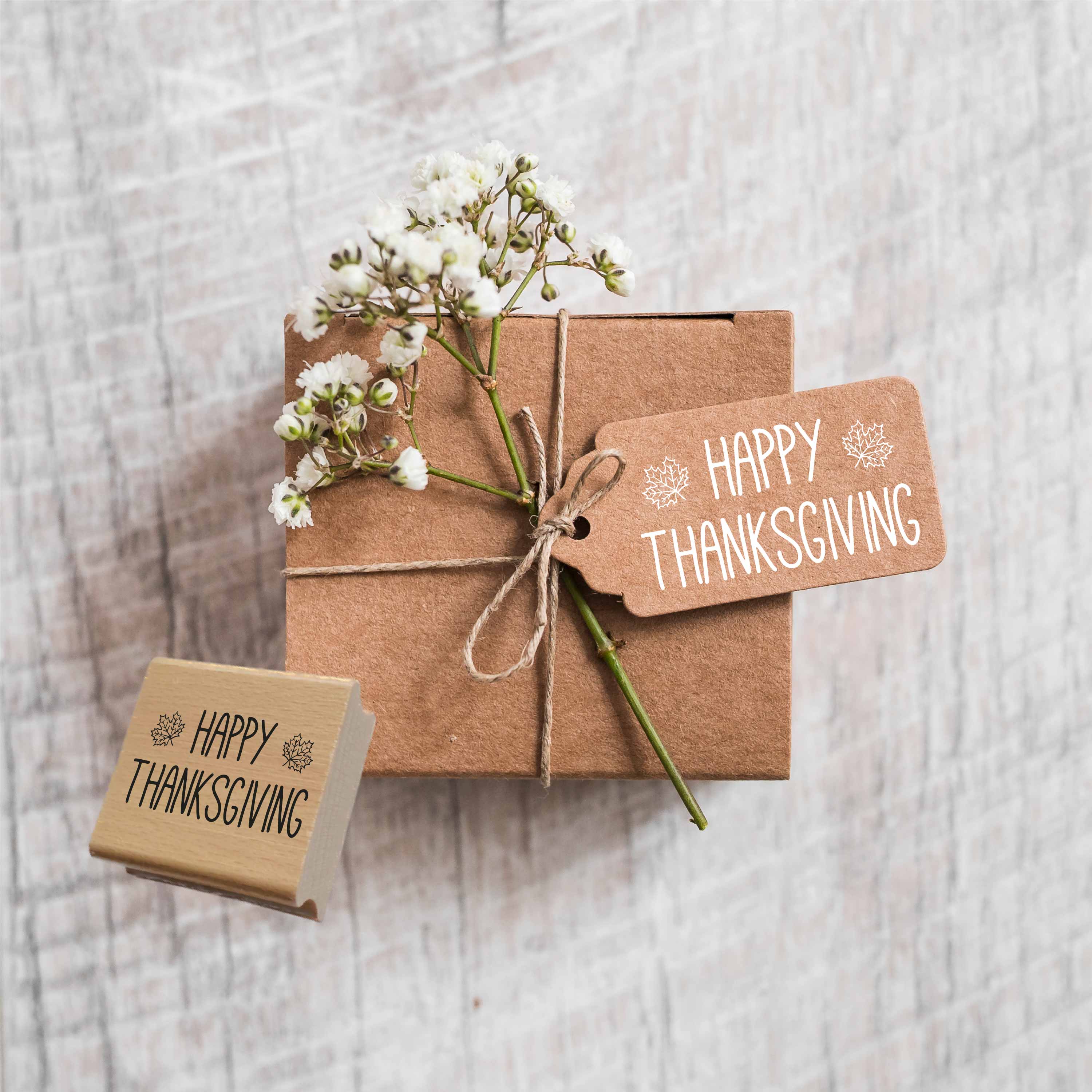 Happy Thanksgiving Stempel mit Ahornblättern | 4–10 cm